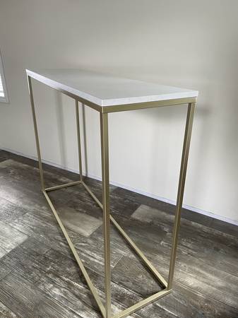 Rectangular metal frame gold finish sidetable 1