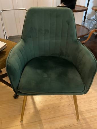 Hunter Green velvet accent chair with gold legs 1