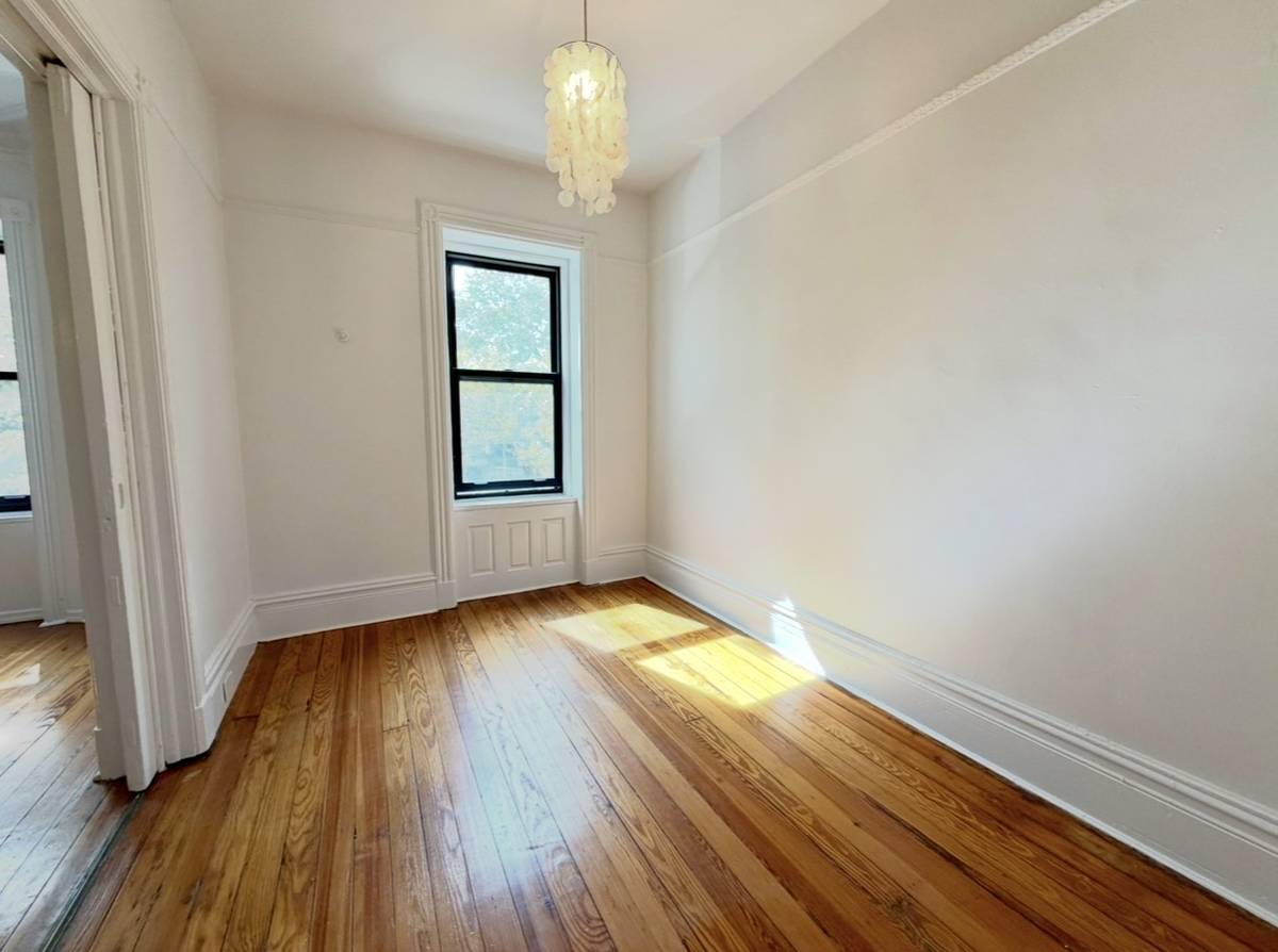 Ralph Avenue and C train stop, Bed-Stuy Brooklyn 4