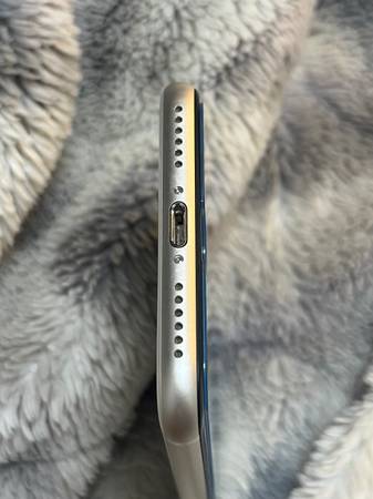 au version iPhone SE 3rd Generation unlocked - cell phones