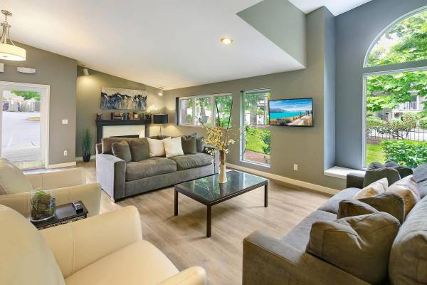 $2,781 / 3br - 1207ft2 - Dishwasher, Expansive Closet Space, Swimming Pool, Fireplace (Issaquah)63934419548547124