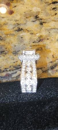 Beautiful 4 carat diamond wedding ring - $7,700 (Newcastle)63471292611457123