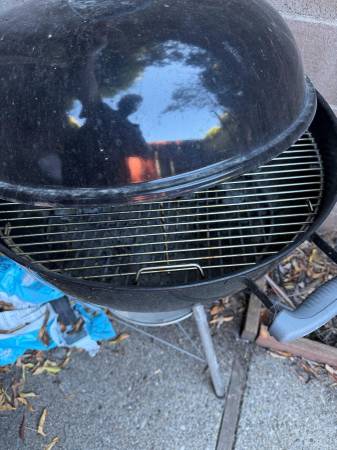 Weber 22" kettle charcoal grill 1