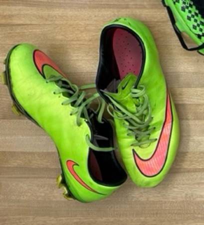 Nike Mercurial Soccer Cleats, size men’s 7 1