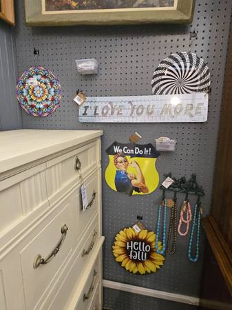 Decor inside Copper Mill Mercantile 1