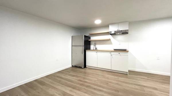 AVAIL NOW Sept 15 or Oct 1  - Commercial Drive Trout Lake ModernStudio 1
