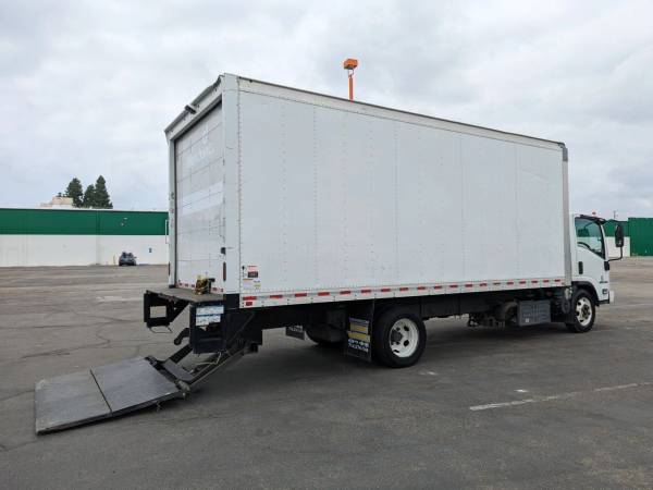 2012 Isuzu NPR 20FT - Photo 9