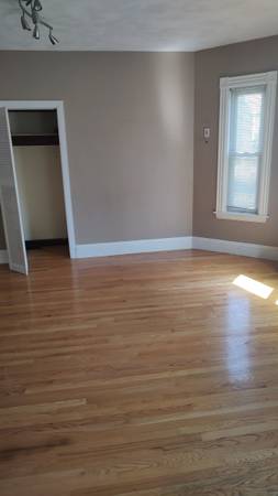 $850 / 3br - 1000ft2 - North Quincy apartment close to beach and Red Line (North Quincy)63620394552193124