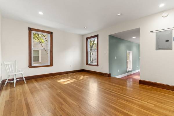 $3,600 / 3br - 1400ft2 - Unique Brookline 3 Bed For $3,600 AVAIL 10/1/25 (Brookline)63828337752451123