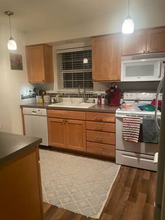 $1,000 / 2br - 1168ft2 - I have an extra room/bath to rent (Wilsonville)64039055459587120