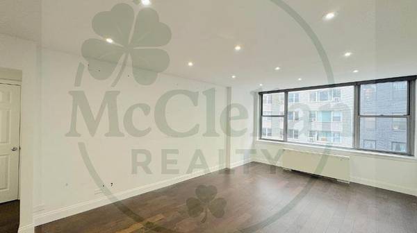 $3,787 / 1010ft2 - Bright  Newly Renovated Space with Hardwood Floors Perfect for a Medi (Midtown East)64212277187073120