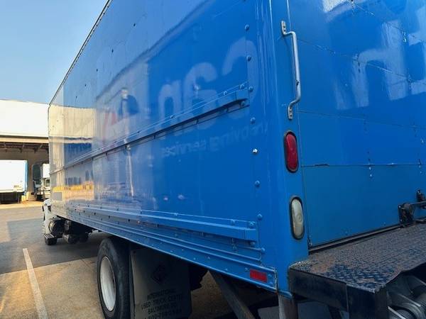 2004 International box truck with Liftgate - $7,800 (Savage)63471754475649123