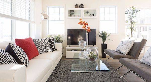 Newly renovated, 2 bedroom condo with den. 2