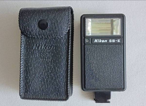 Nikon Speedlite SB-E with case for Nikon EM 1