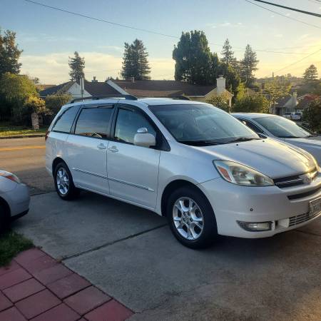 2005 Toyota Sienna XLE - $7,200 (hayward / castro valley)63613149309825124