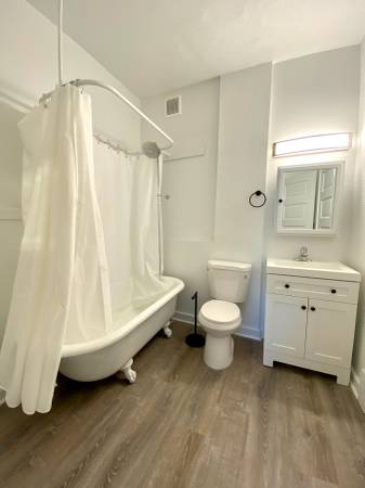 $2,695 / 2br - 800ft2 - Renovated 2 Bedroom In Upper Queen Anne! Pre-lease For October! (Queen Anne)63850640605825124