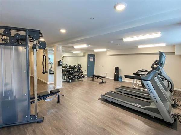 $1,709 / 2br - 910ft2 - Gorgeous Corner 2-bedroom/1-bathroom available NOW! Up to $1000 off (Fisher's Landing)63956925786498121