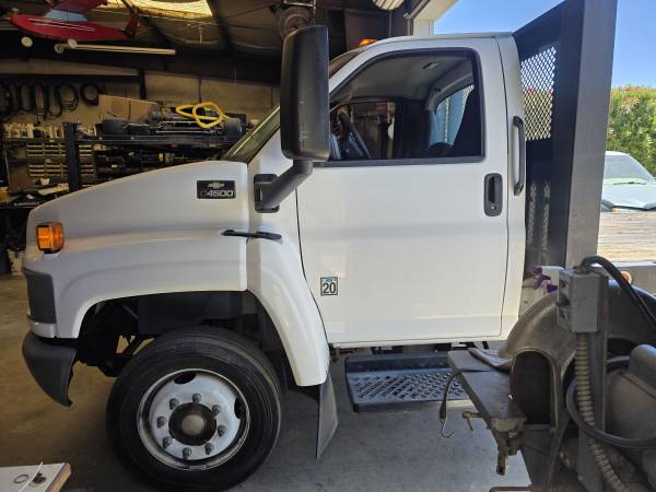 2004 CHEVY C4500 - $18,500 (Littlerock 93543)63470046697603122
