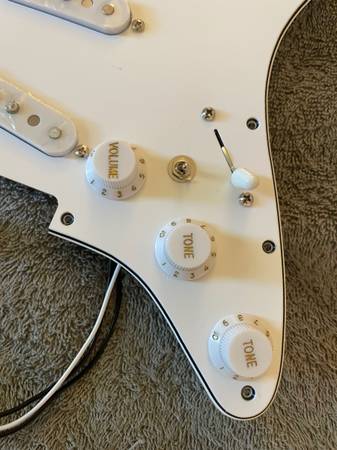 Guardacuerpos Stratocaster con pastillas (Cockeysville)63385804033795122