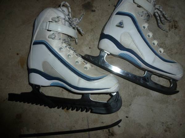 Jackson Ultima Softec Ice Skates. 1