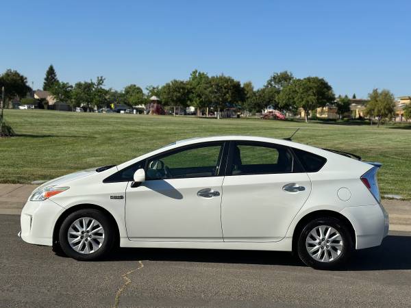 2013 Toyota Prius Plug-In Híbrido Navegación Cámara Rines de Aleación Emisiones - $10,950 (Sacramento)63617821189379121