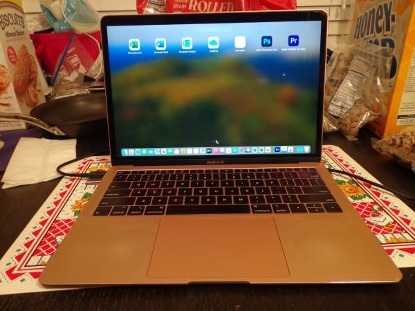 Apple MacBook Air A1932-13.3"-1.6ghzI5,128gb,8gb,Webcam,Wireless,-2019 - $400 (concord / pleasant hill / martinez)63471133446915122