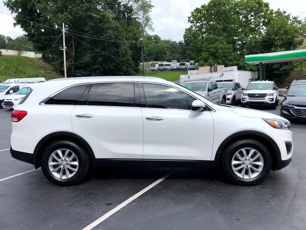 2017 Kia Sorento ~ LX ~ Rear CAMERA ~ 115k MILES ~ FINANCING Available - $8,888 (Downtown Washington PA)63625191629313124
