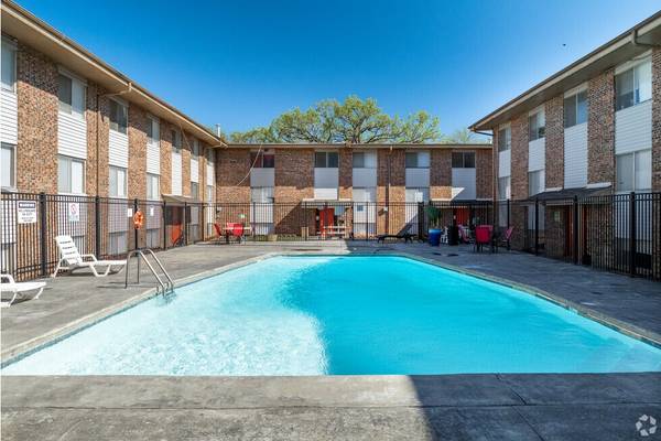 $755 / 2br - 830ft2 - Family-Friendly Apartment Living Across from ESU – Available Now! (Emporia)63624470380929124