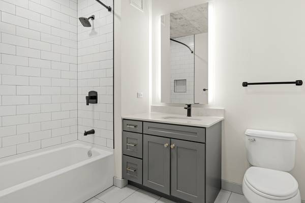 $2,045 SLEEK Primely Located River North Studio-Lap Pool, Lounges, Smart Tech (River North)64041643666434121