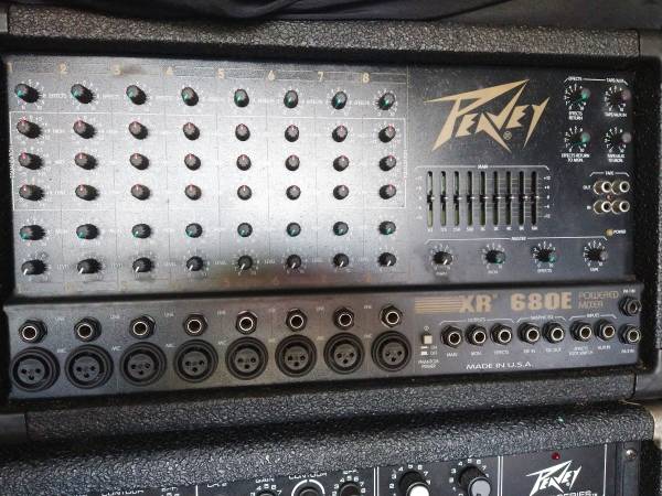PEAVEY XR680E Powered 8 Channel Mixer with Reverb, Dual 150 Watts Amps 1