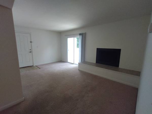 $896.00 / 1br - 672ft2 - Cozy 1 Bed/1 Bath Unit in Lynchburg, VA - Available 09/24 - $89663852072363905122