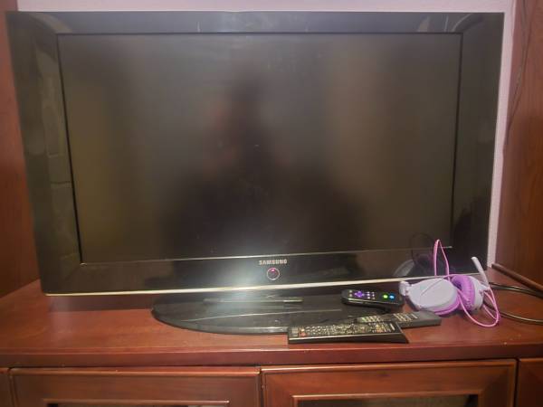42' Flat Screen TV - Very Used - Still Good 1