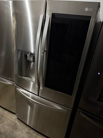 Refrigerator Lg Instaview Like New 1