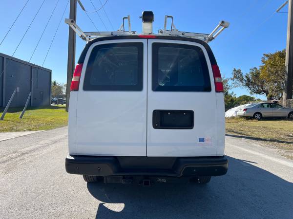 2015 Chevrolet Express 2500 - Photo 3