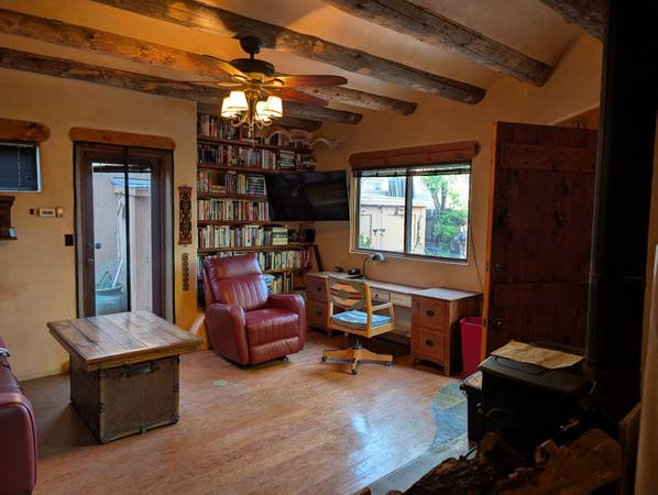 $2,000 / 1br - 1000ft2 - Traditional New Mexico style casita near the Heart of Santa Fe (Santa Fe)63659798377857121
