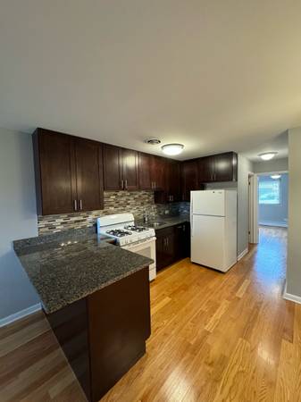 $1,500 / 1br - 🌻🪴🌞Morton Grove ✨ Cozy 1BD Retreat • Parking & Heat Incl.🌻🪴 (Niles)63960010728706121
