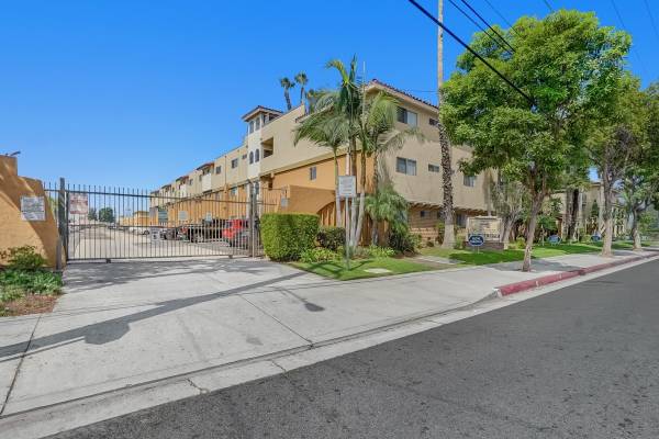 $2,030 / 1br - 700ft2 - Two On-Site Laundry Facilities, Community Center, On-Site Maintenance (13811 Shoemaker Ave, Norwalk, CA)63912982989187120