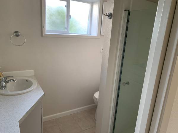$1,800 / 1br - 600ft2 - $1,800 / Nice, Bright MIL in View Area (East Bellevue)63884888524419124
