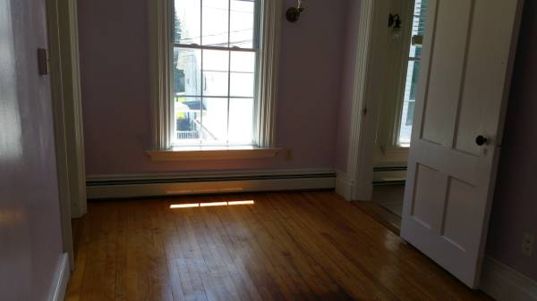 $1,100 / 1br - DERBY CENTER,VT 1BR 2ND FL (Derby)63784663025665124