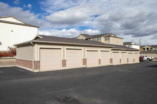 $1,650 / 3br - 1150ft2 - Playground, Convenient Location, Indoor Hot Tub, Walk In Closets63671024672771124