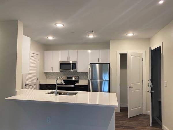 $2,410 / 1br - 704ft2 - Brand New One Bedroom Apt With Laundry in Unit! (Dover)63931790305026120