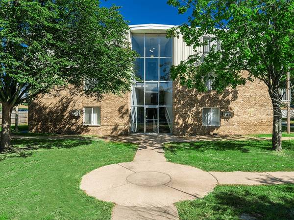 $1,520 / 2br - 950ft2 - Oh my gourd, you'll love living at Fountains in the Park! (5700 73rd Avenue North, Brooklyn Park, MN)63666897511425122