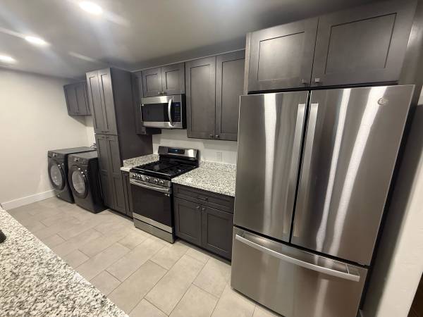 Freshly Remodeled 3BR/1BA w/ Garage - $2000 1