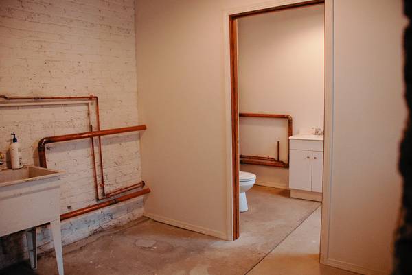 $2,938 / 2350ft2 - Newly renovated industrial flex space Chicago and Sacramento (Humbolt Park)63771219432323124
