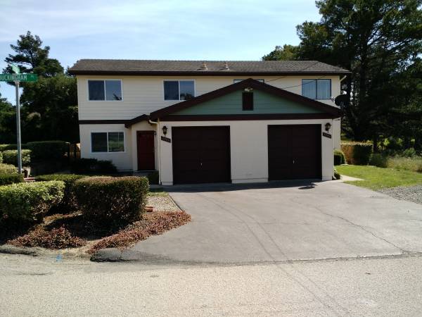 Avail: 7/15 – Spacious 3BR / 2.5BA Duplex with Garage & Private Yard 1