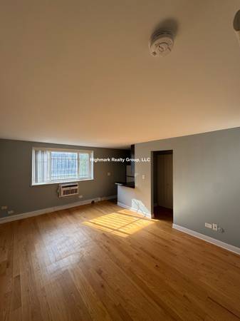 $1,300 🍁🏙️🌞Autumn by the Lake ✨Renovated Studio🍁🏙️🌞 (Chicago)63959876157954122