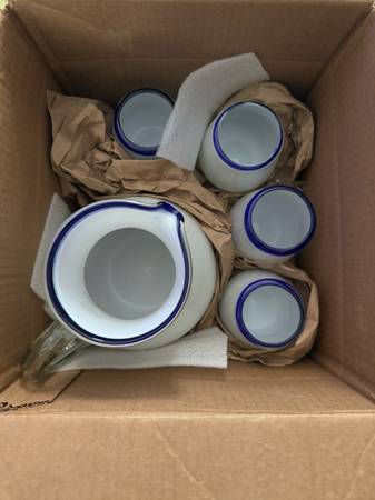 Glass pitcher with 4 matching glassesfrom mexico 1