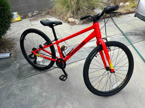 Cannondale Quick 24in Kids Bike - Acid Red 1