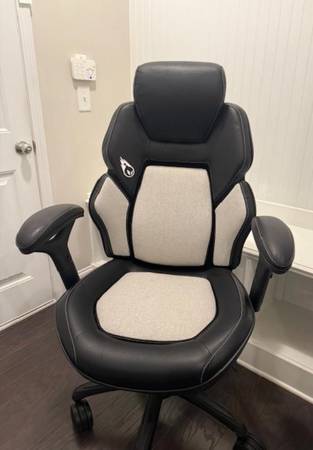 DPS Tall Gaming Chair 1