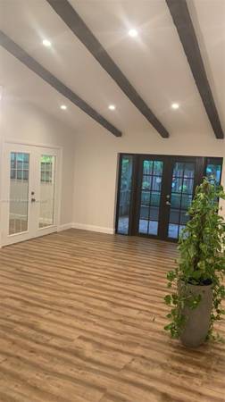 $3,100 / 2br - Casa en renta house for rent (Miami)64001846362883120